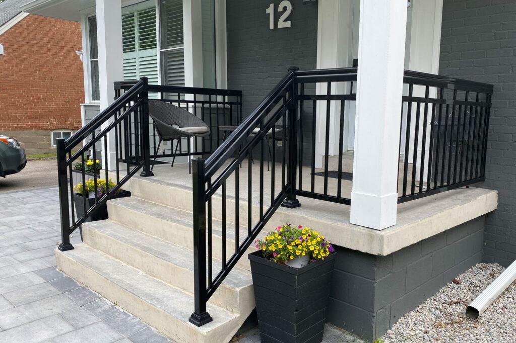 porch railing with aluminum pickets in toronto