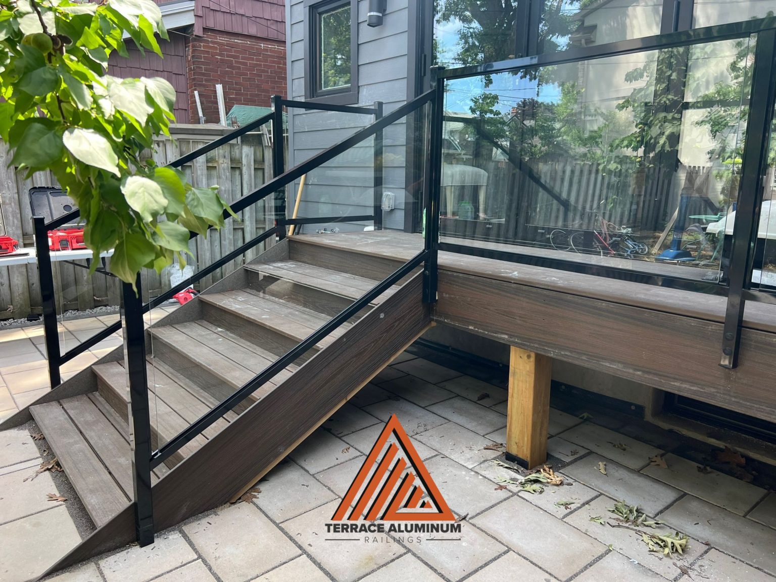 ALUMINUM AND GLASS RAILINGS Terrace Aluminum Railings
