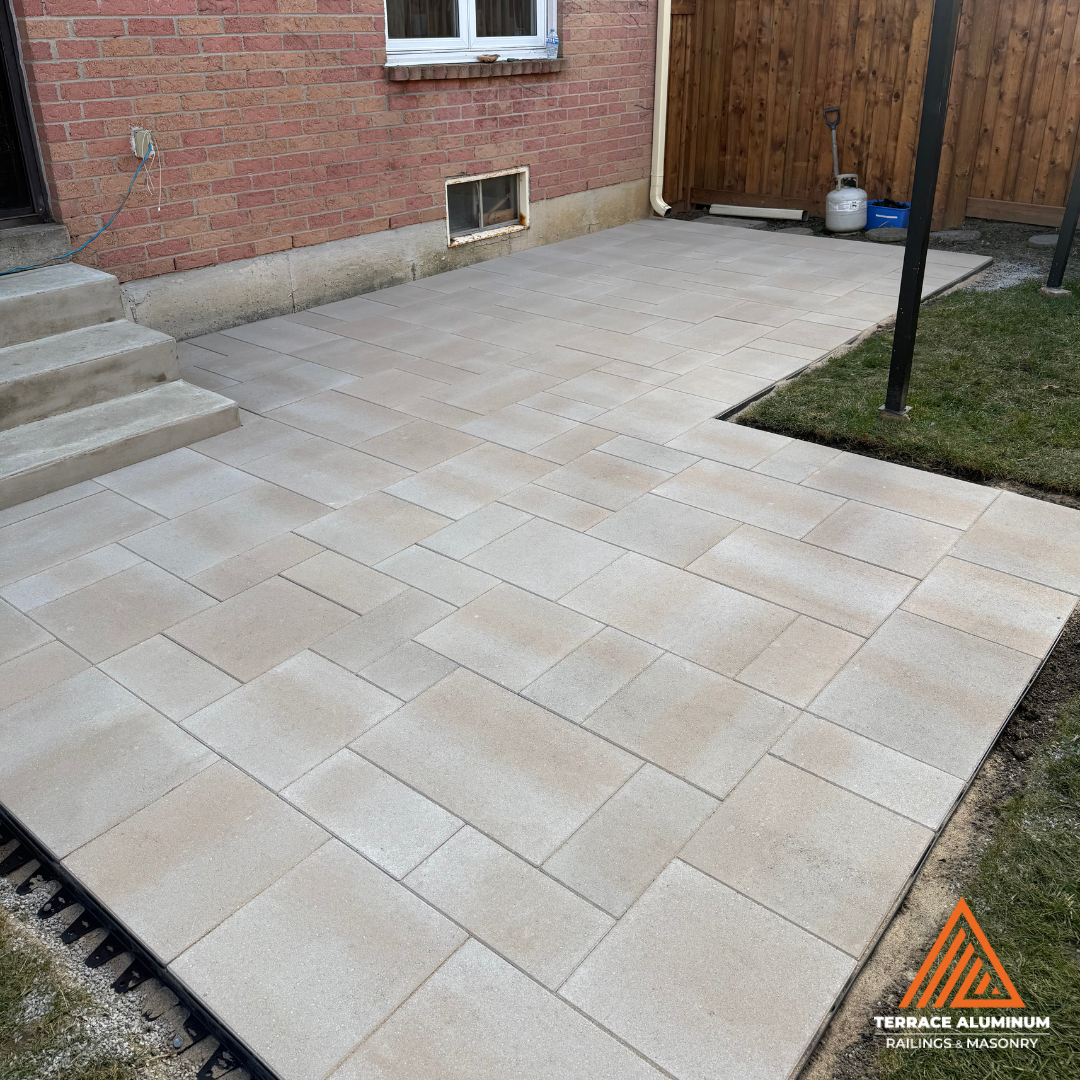 Residential interlock walkway with grey stone pattern